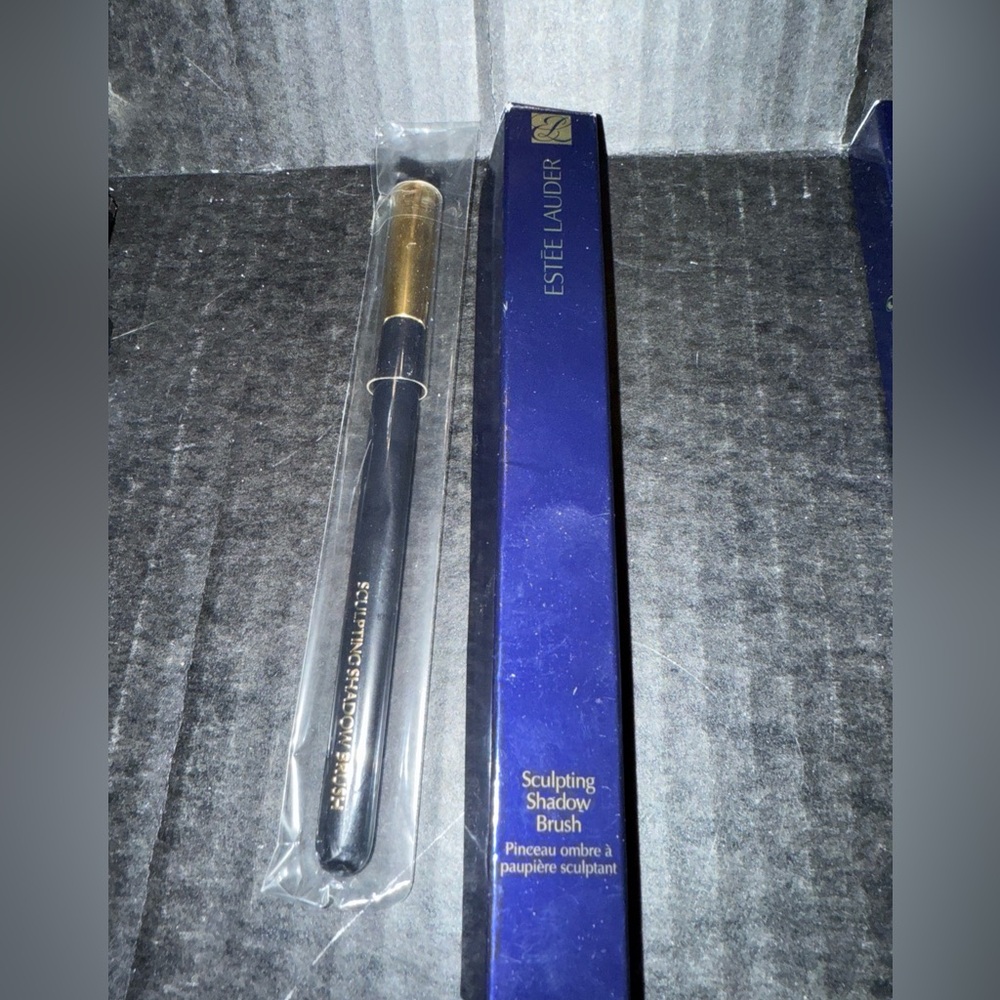 Estee Lauder sculpting shadow brush makeup new in box cosmetic brush